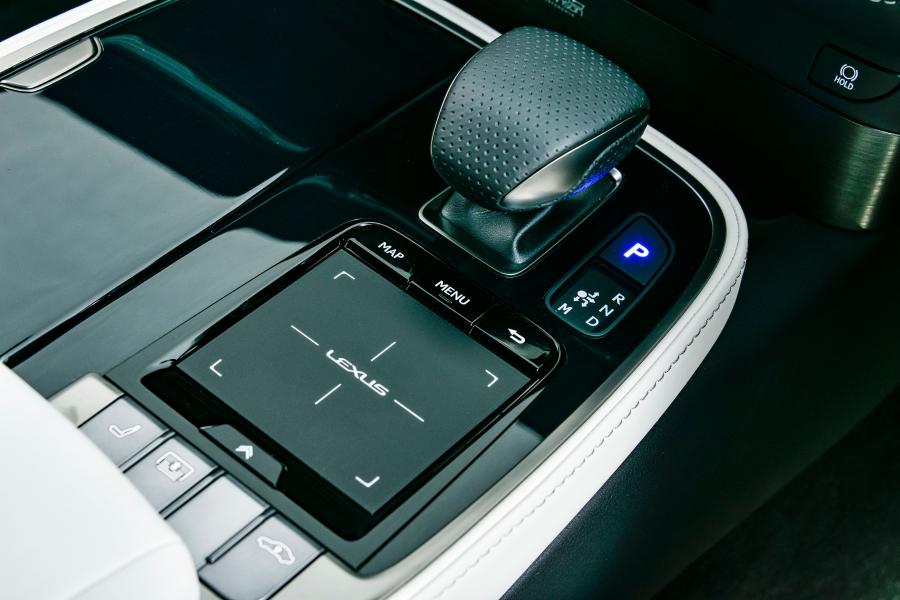 Детали интерьера Lexus LS500 F-Sport 2019 года  (ZA) (фото 29 из 40)